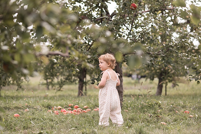 columbus baby photography baby stands in apple orchard