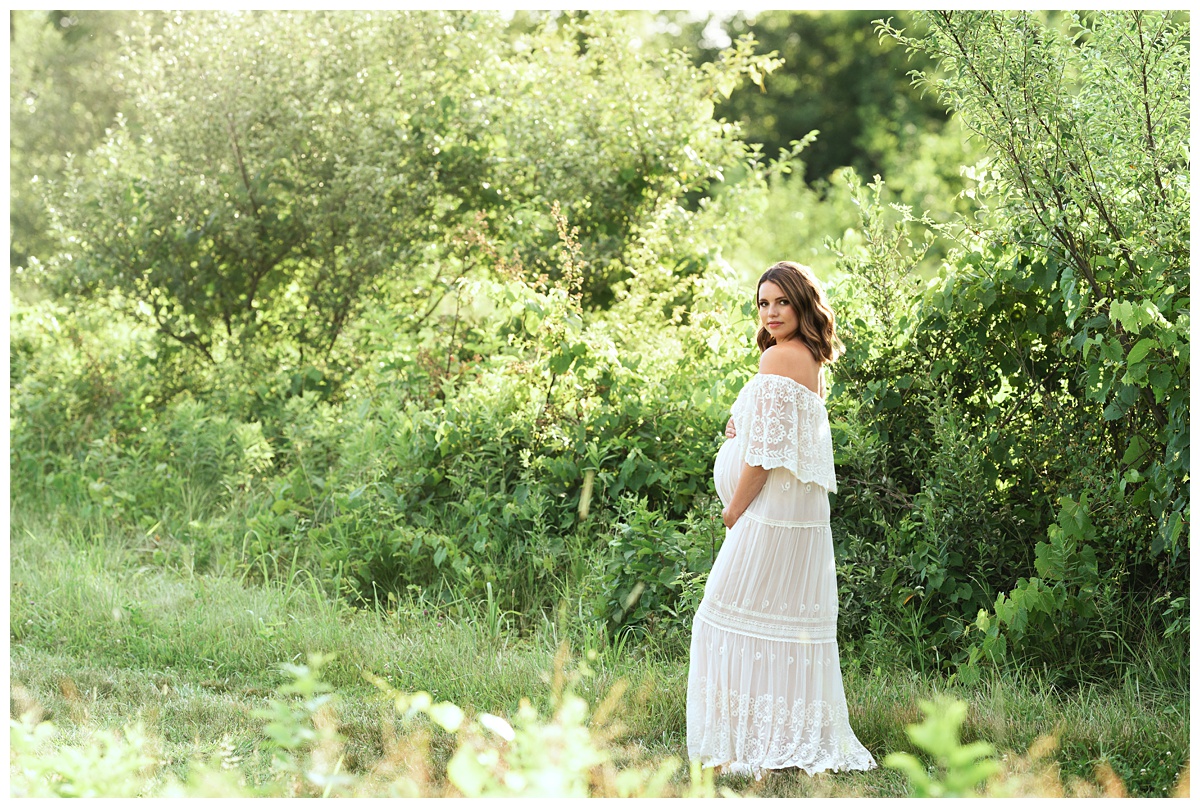 Top maternity Photographer Columbus Ohio pregnant mother in lace dress in green field
