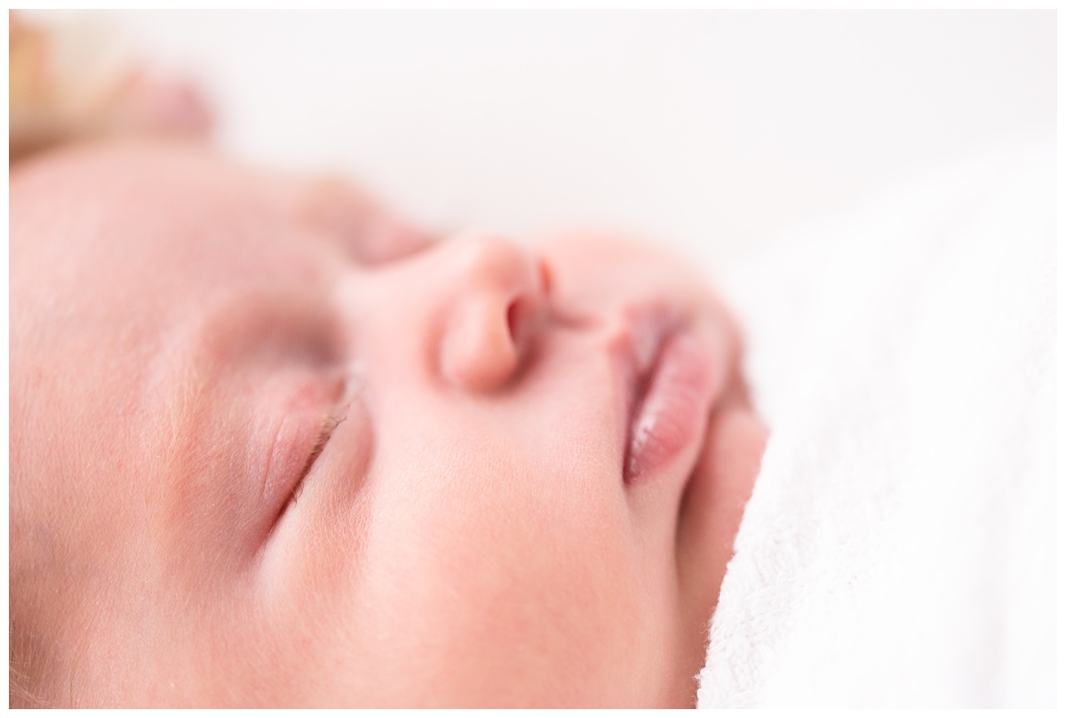Lifestyle Newborn Photographer Columbus Ohio brynn burke photography details of newborn lips